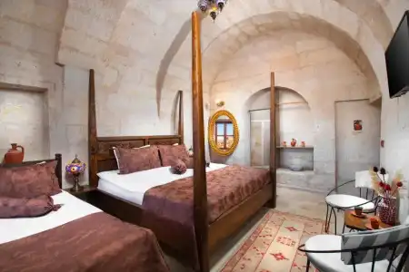 Romantic Cave - 116
