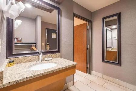 Best Western Plus GranTree Inn - 68