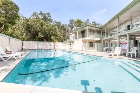 Rodeway Inn - 12