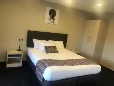 Ellerslie Palms Motel - 69