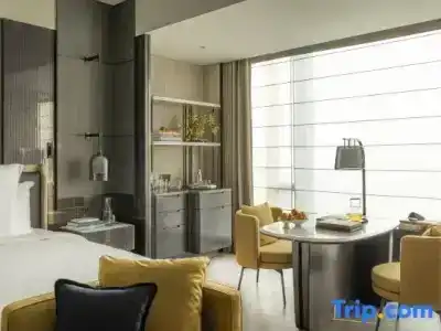 Four Seasons At Centre - 100