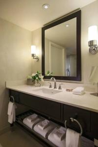 Renaissance Arlington Capital View - 59