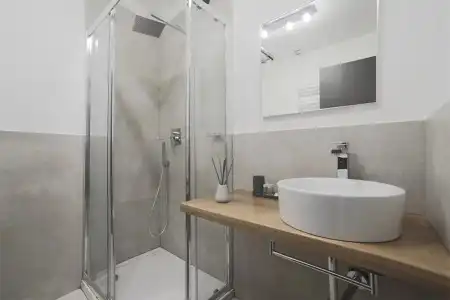 Bespoke Luxury Suites and Apartments - 7