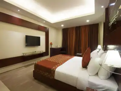 Golden Grand - 3