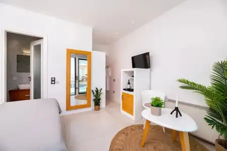 Daydream Luxury Suites - 52