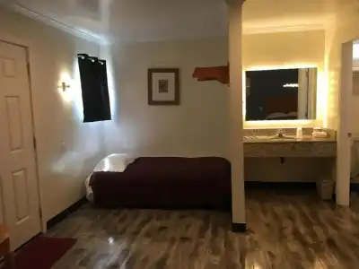 Lincoln Park Motel - 21