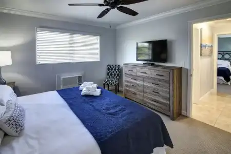 May-Dee Suites - 59