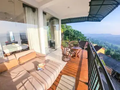 Romance Hills - 34