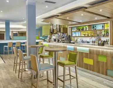 Holiday Inn Cardiff - North M4 - 25