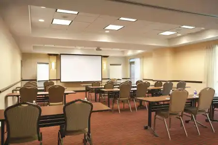 Comfort Suites Milwaukee West - 12