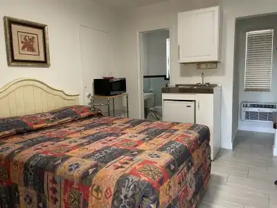 Shell Motel - 168
