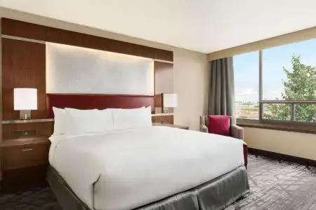 DoubleTree by Hilton Toronto Airport - 42