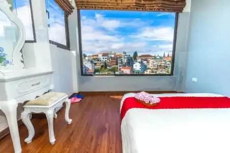 Ngan Pho Studio & - 50
