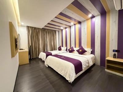 Mercury Boutique - 28