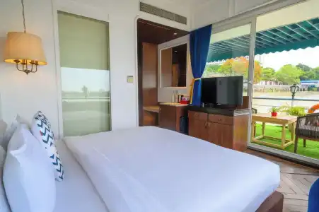 Polo Floatel Kolkata - 131