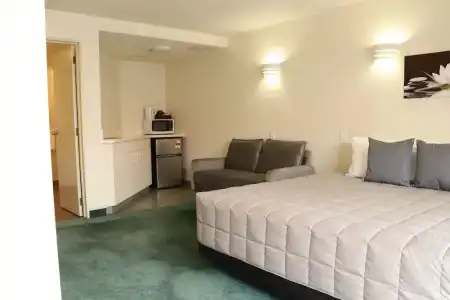 Fountain Court Motel - 47