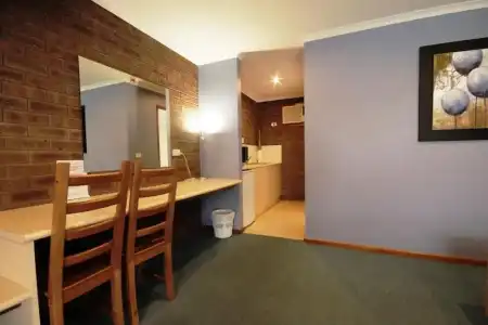 Golden Palms Motel - 42