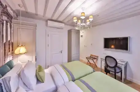 9 Doors - 24