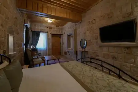 Cratus Stone Palace - 34