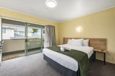 Fenton Court Motel - 68