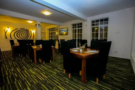 La Cottage Boutique & Restaurant - 8