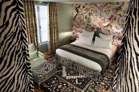 Hôtel du Petit Moulin, Haute Couture by Lacroix - 96