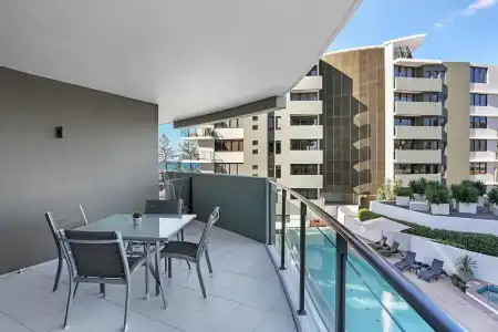 Ambience on Burleigh Beach - 32