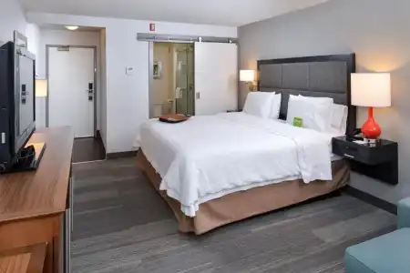 Hampton Inn & Suites By Hilton Calgary- University Northwest - 40
