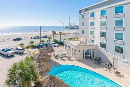 Clarion Pointe Galveston Seawall - 13