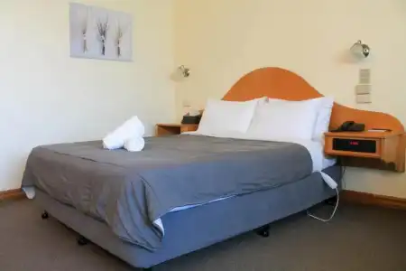 St Georges Motor Inn - 104