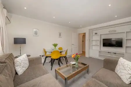 Queensgate Court - 154