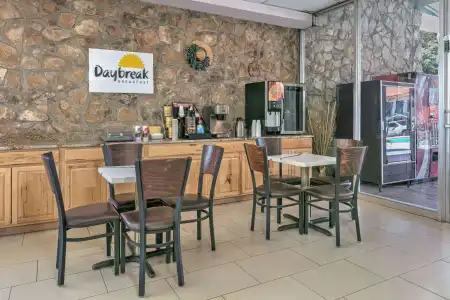 Days Inn by Wyndham South Fort Worth - 15