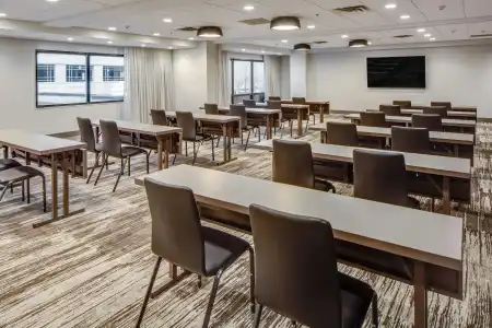 DoubleTree by Hilton & Suites Jersey City - 19