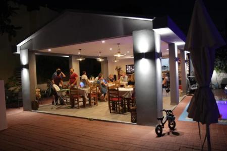 Platoni Elite Apartments - 16