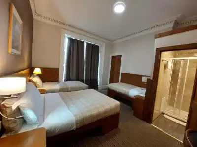 Edinburgh House - 41