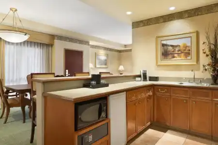 Embassy Suites Lincoln - 39