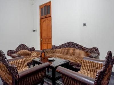 RedDoorz at Golden Inn Tugu Yogyakarta - 28