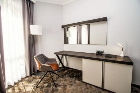 Best Western Plus Premium Inn - 81