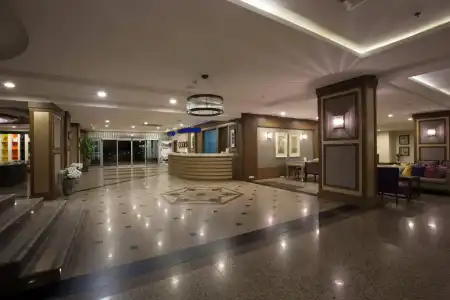 Insula Resort & Spa - 8