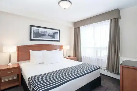 Sandmans & Suites Calgary West - 69