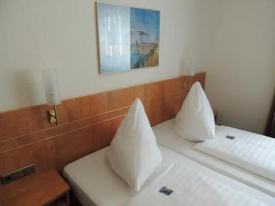 Airport BusinessKöln - 18