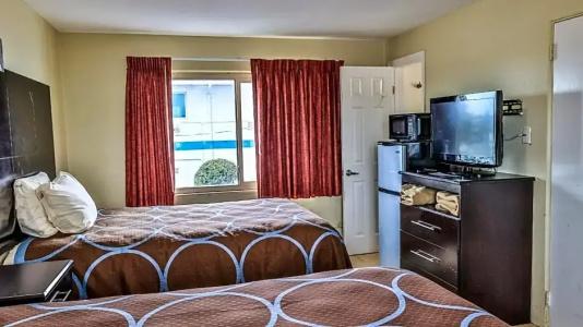 Driftwood Beach Motel - 46