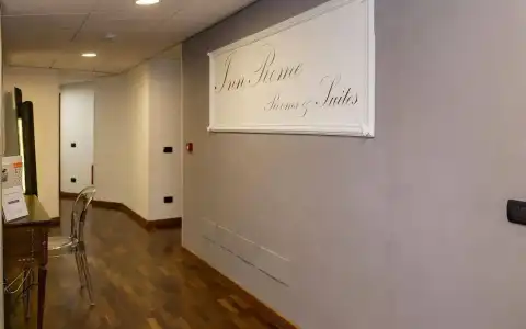 Inn Rome Rooms & Suites - 10