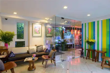 Sabai Sathorn - 24