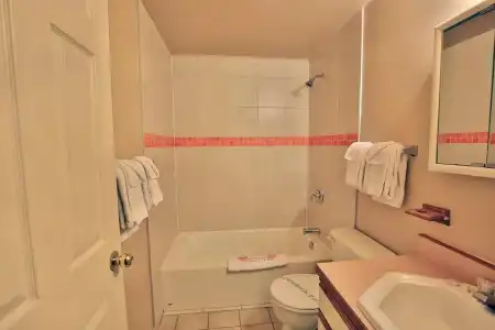 Bowmont Motel - 7