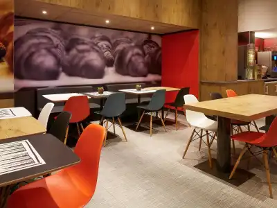 Ibis Paris Canal Saint Martin - 16