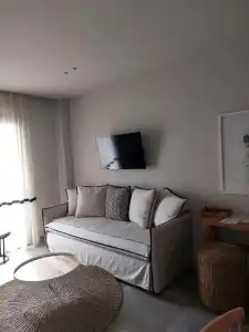 Chapter 02 Gallery Suites - 100