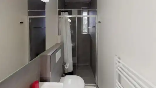 Unique Serviced Living at Airport Line - 40