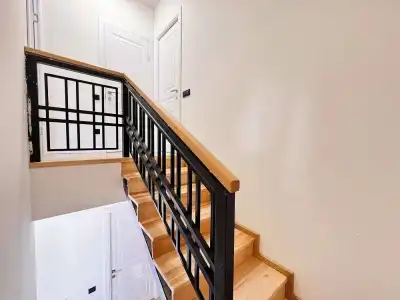 Motives Inn - 100