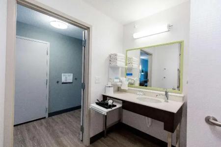 Hampton Inn Bismarck - 55